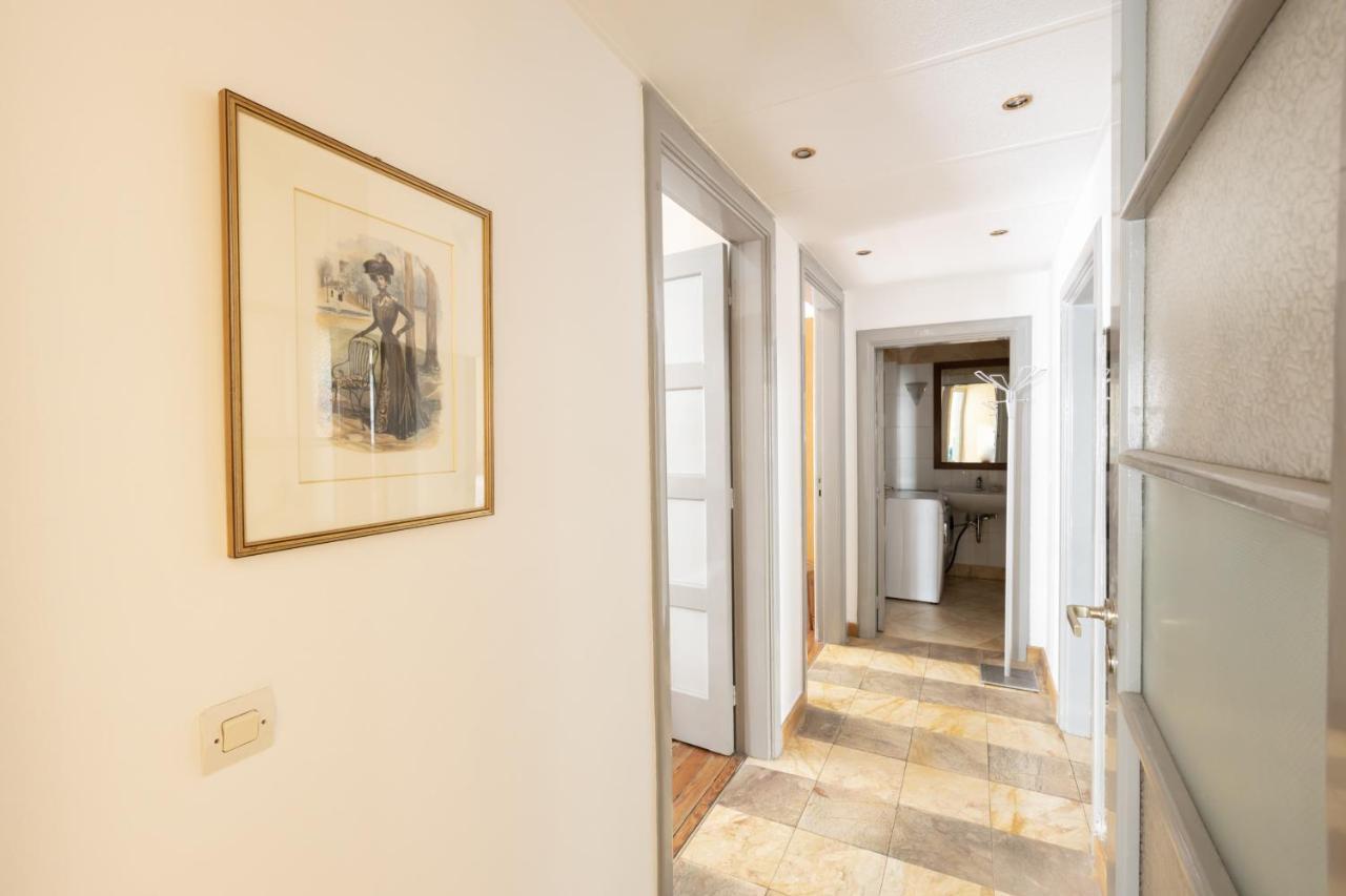 Ideal 4 Bdr Apartment In Plaka For 10! Atenas Exterior foto